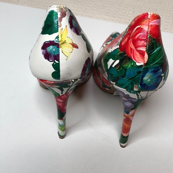 Floral 4.5 inch Heels. This is now a CLEARANCE ITEM. - Picture 4 of 5